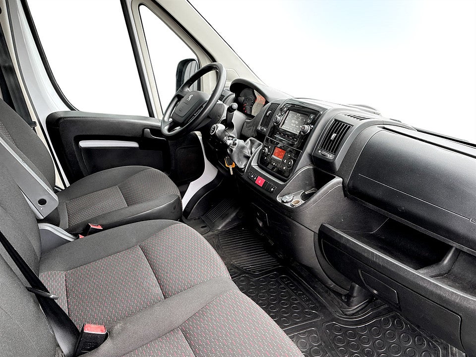 Bild på Peugeot Boxer PRO+ 2.2 BlueHDi 140hk L3H2 DRAG