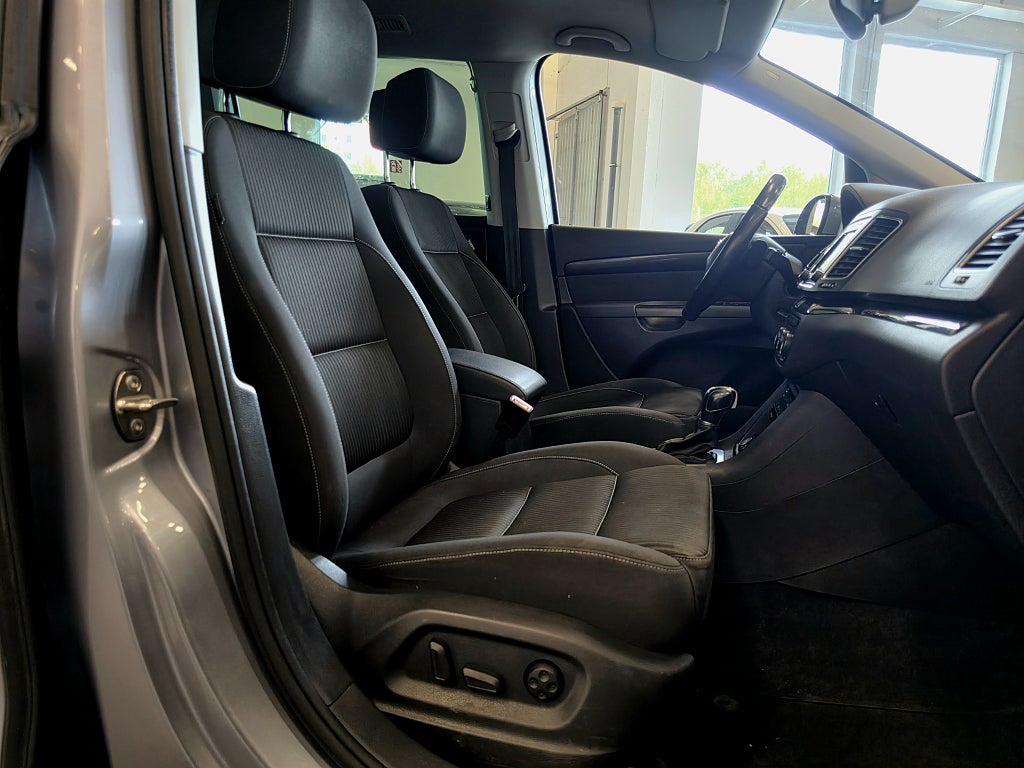 Seat Alhambra 7-sits 2.0 TDI DSG Automat /Panorama/Drag /3,45% ränta