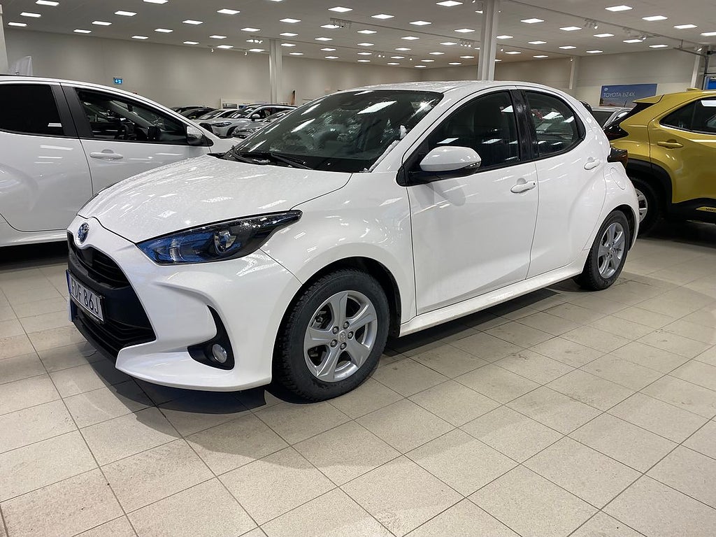 Toyota Yaris Hybrid 1,5 Active Komfortpaket V-hjul Endast 2309 mil
