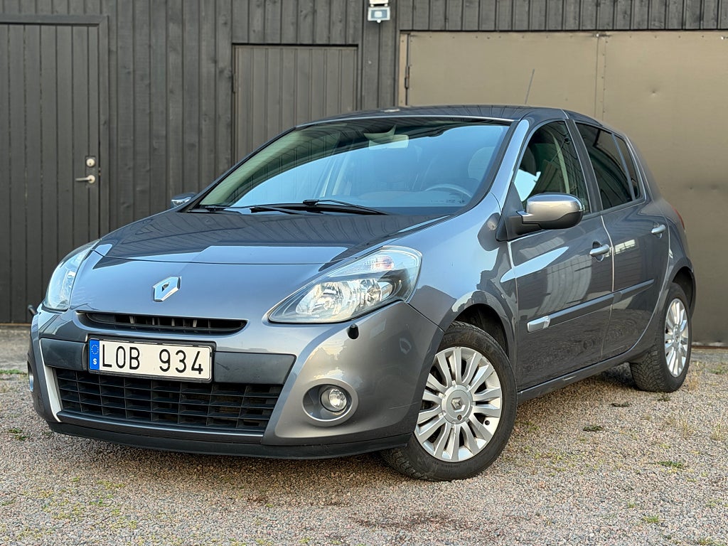 Renault Clio 5-dörrars Halvkombi ## SÅLD SÅLD ##