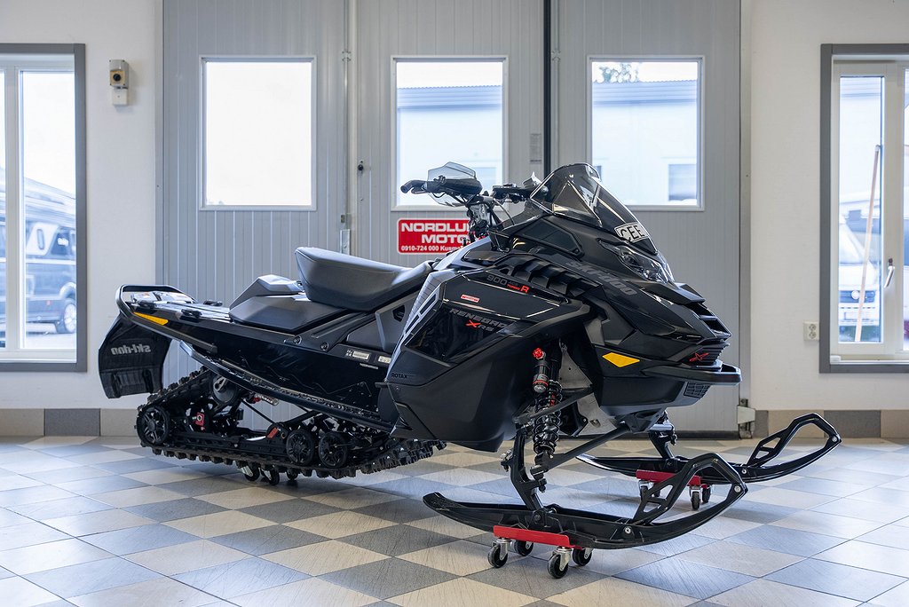 Ski-Doo Renegade XRS 900 ACE Turbo R