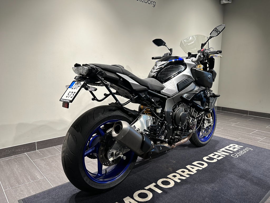 Yamaha MT-10 SP / Justerbara Fotpinnar & Regalge/ Sidoväskor / Hög ruta
