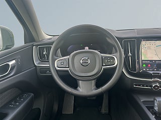Volvo XC60 T6 Plug-In AWD MOMS BKamera Pano Navi Värmare S&V-däck – bild 9