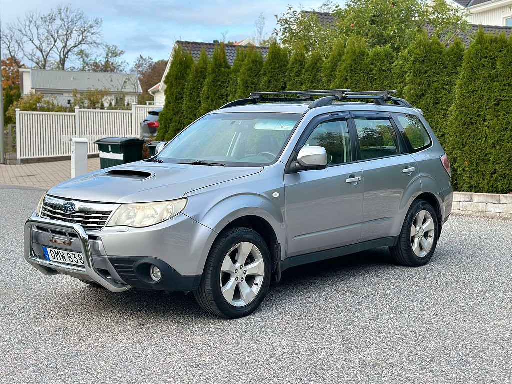 Subaru Forester 2.0 4WD XE, Nybesiktad, Skinn, taklucka