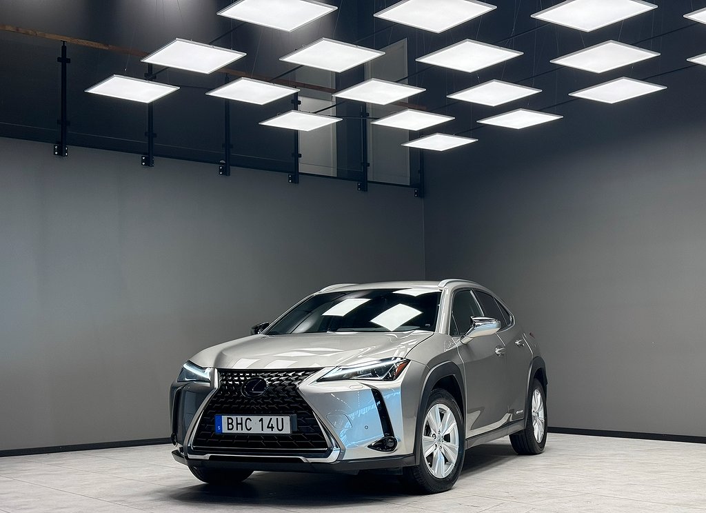 Lexus UX 250h CVT / Värmare / Navi / Backkamera