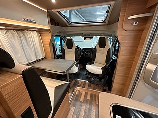 Husbil-halvintegrerad Weinsberg 160HK Aut CaraComp 600 MEG Pepper 12 av 14