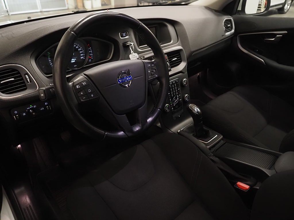 Volvo V40 T2 122hk Kinetic P-Värmare Kamrem bytt 2016