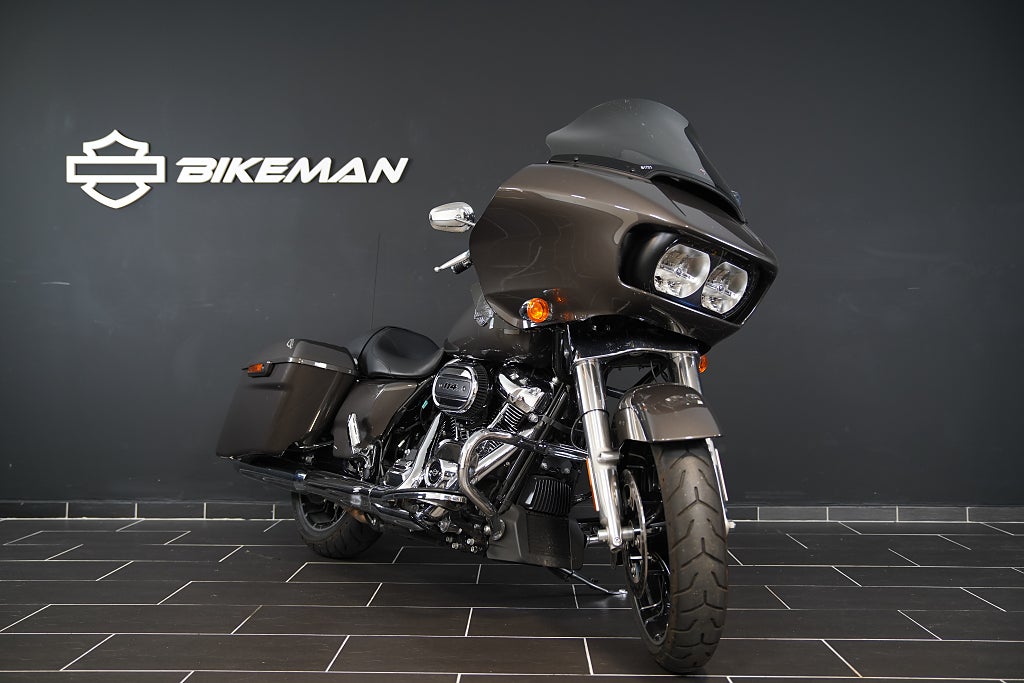 Harley-Davidson FLTRXS Road Glide Special Vance & Hines