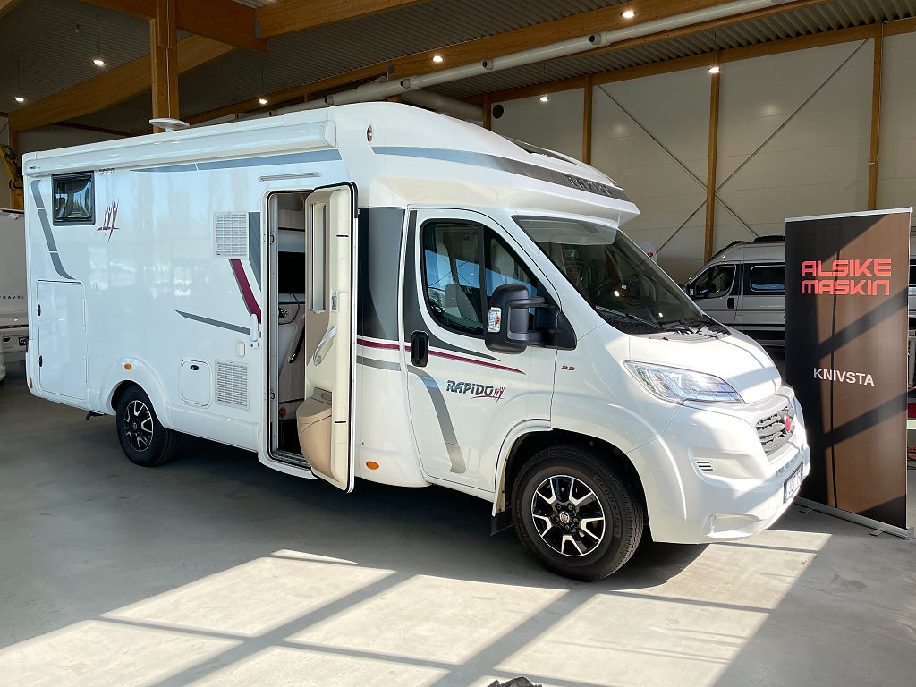 Rapido 655 F / Automat / B-körkort / Solcell / Garage / El-patron /