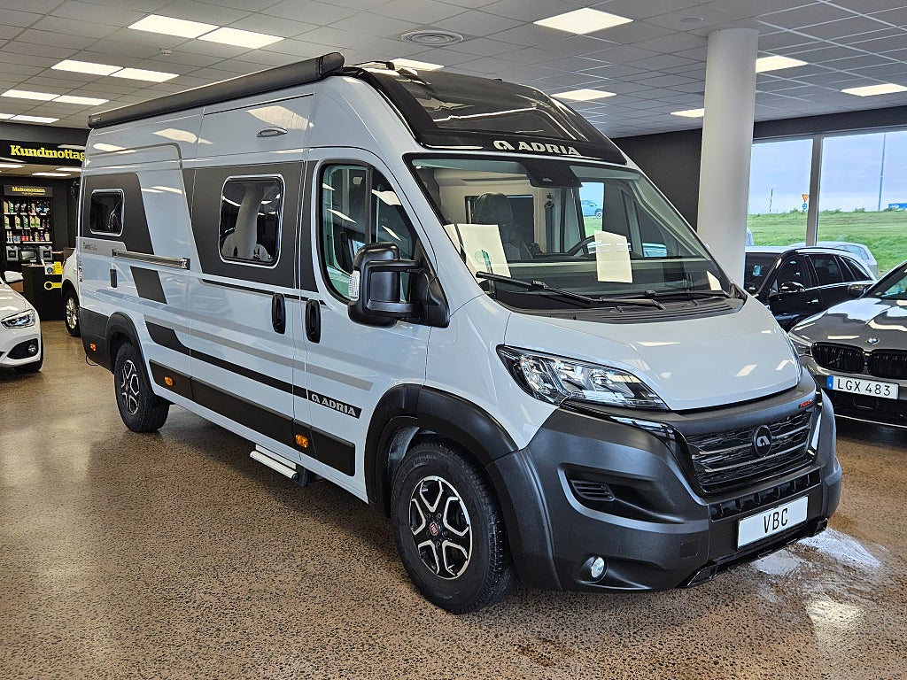 Adria Twin 640 SLB Supreme Automat MaxxFun Långbädd Solcell Cykelställ