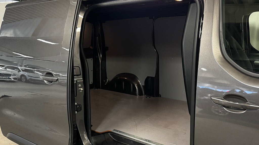 Citroën E-JUMPY L2 75kwh DEMO Backkamera Navi Dragkrok bild 12