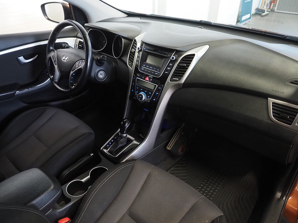 Hyundai i30 Kombi 1.6 GDI 135hk Aut Business Dragkrok Motorvärmare 2014