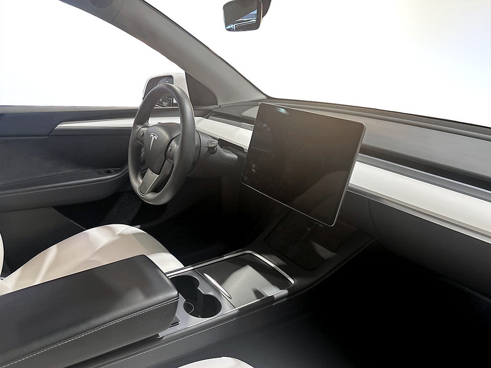 Bild på Tesla Model Y Standrad Range 299hk Aut RWD 360° KAMERA ELSTOL