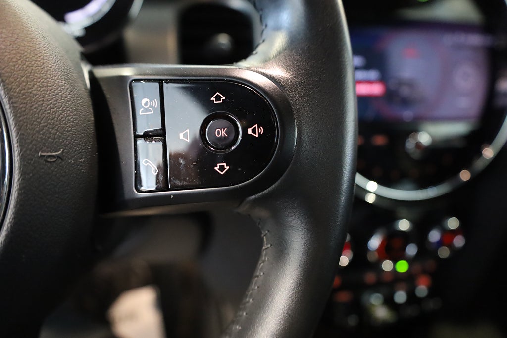 MINI Cooper SE Navi Läder Värmare Carplay Sensorer LED 2023