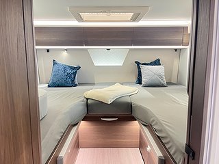 Husbil-halvintegrerad Adria MATRIX SUPREME 670 SL 21 av 32