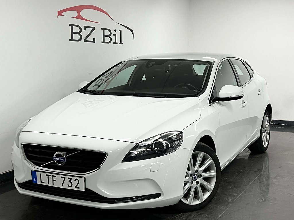 Volvo V40 D4 Momentum Euro 6/ Värmare/ P-Sensor/ Ny Kamrem