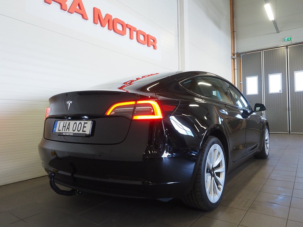 Tesla Model 3 Standard Range 283hk Dragkrok Pano Kamera Navi Moms 2023