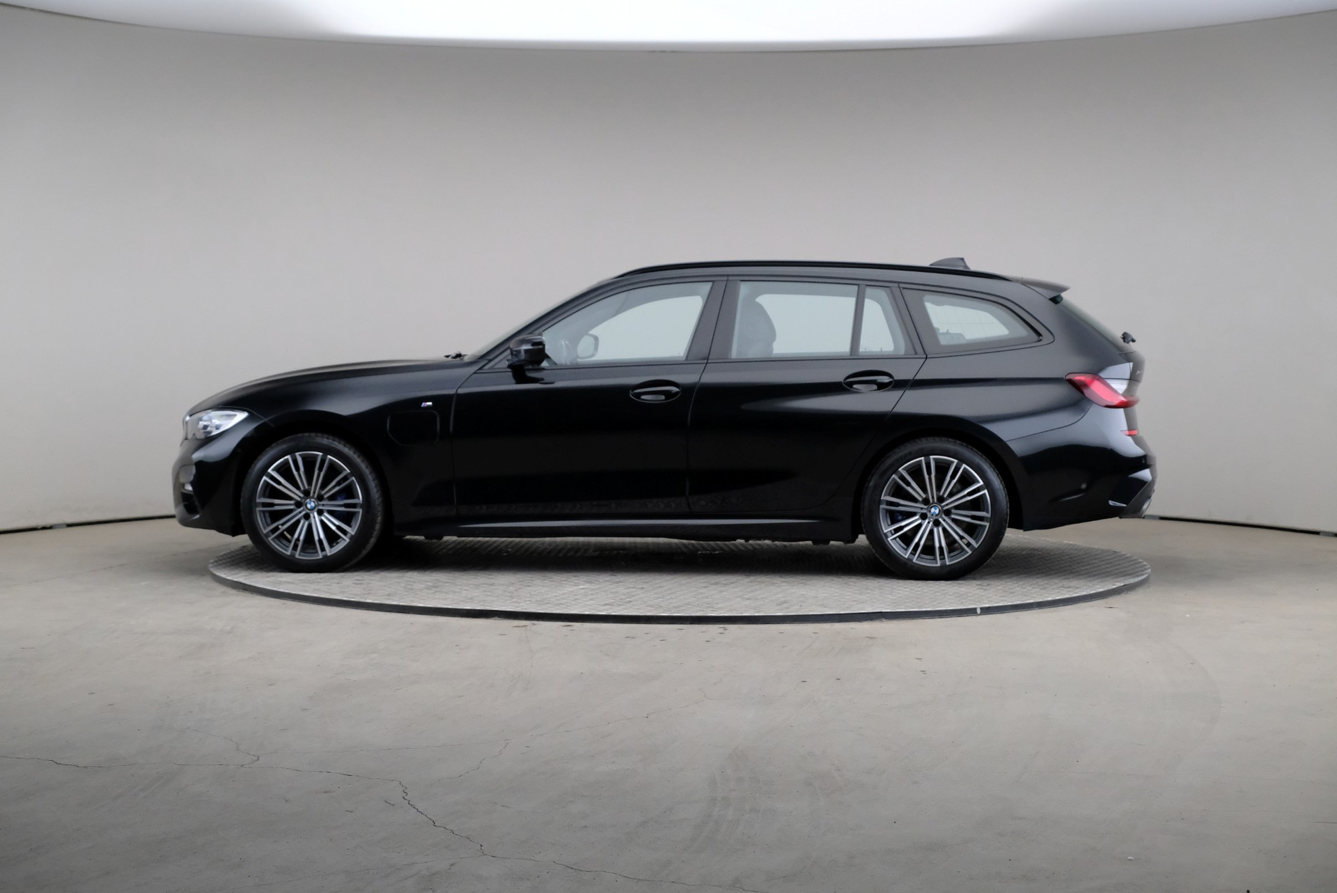 BMW 330 2021, kuva 4/10