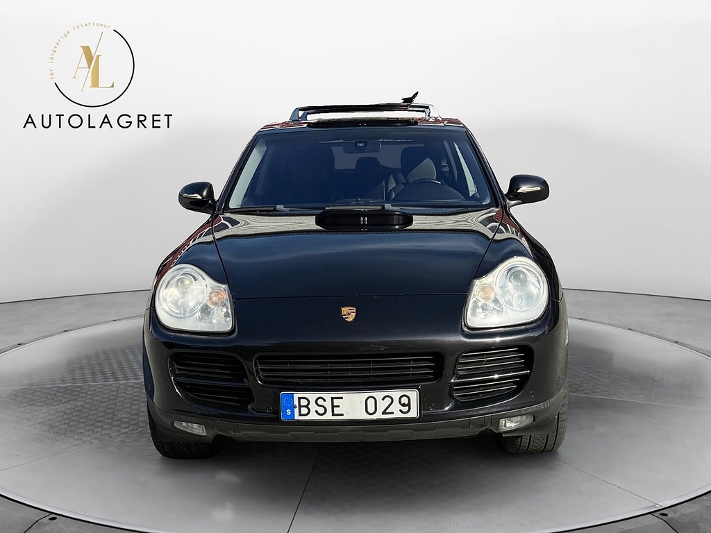 Porsche Cayenne 2006 - miniatyr 3