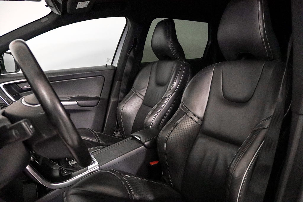 Volvo XC60 D4 AWD R-Design BLIS VOC 1-Brukare Värmare Drag