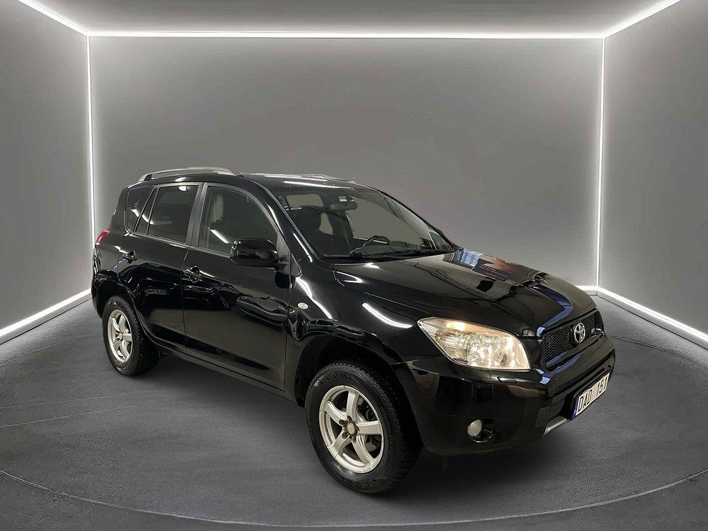 Toyota RAV4 2.0 VVT-i 4x4 Nybesiktad/ Dragkrok/ Motorvärmare