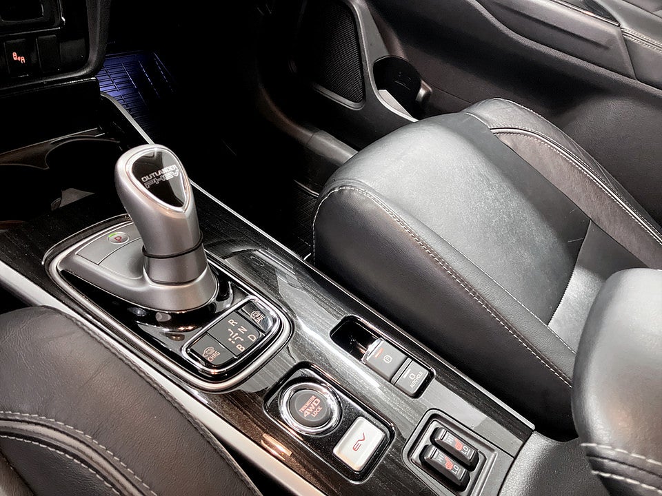 Bild på Mitsubishi Outlander Business PHEV 203hk Aut 4WD DRAG B-KAMERA ELSTOL
