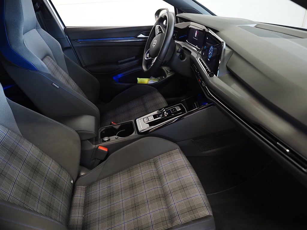 Volkswagen Golf GTE 1.4 TSI Plug-in 245hk Drag P-Värm Kamera Navi IQ 2023