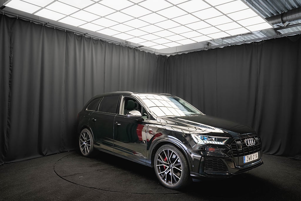 Audi Q7 60 TFSI e Q S-Line PANO 22' LUFT DRAG B&O MOMS N-VISION