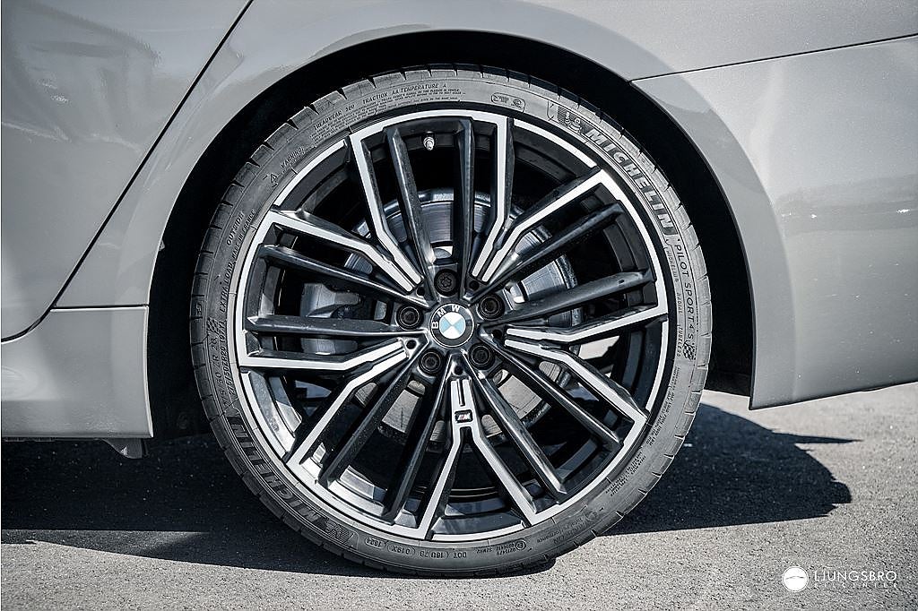 BMW 520 d xDrive Innovation M-Sport 190hk / HUD / PANO / 360