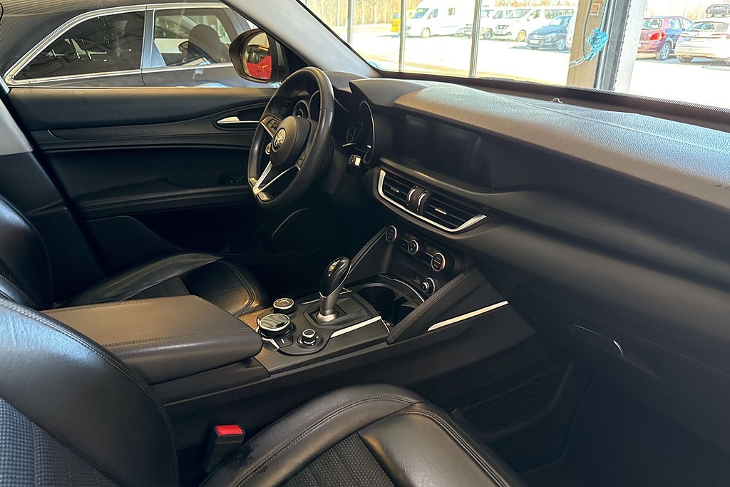 Alfa Romeo Stelvio 2.0 Turbo Super 16V Q4 Kamera Drag Navi  miniatyr 13