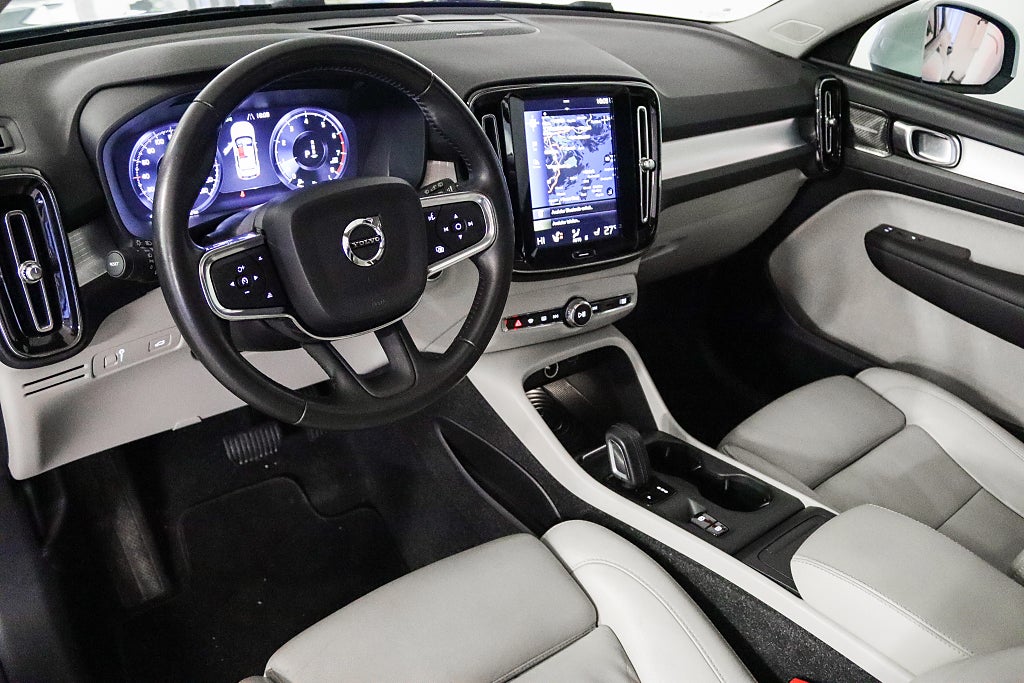 Volvo XC40 T5 AWD Intro Edition H/K Panorama 360°