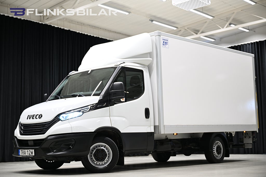 Iveco Daily 156HK Automat|Volymskåp|Bakgavellyft|Sidodörr|LED|Moms