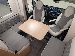 Husbil-halvintegrerad Adria MATRIX 670 SL 60Y 15 av 28