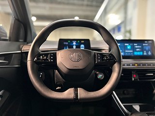 MG 3 Hybrid+ Luxury Metallic 360° GPS Pvärm S/V-hjul MOMS
