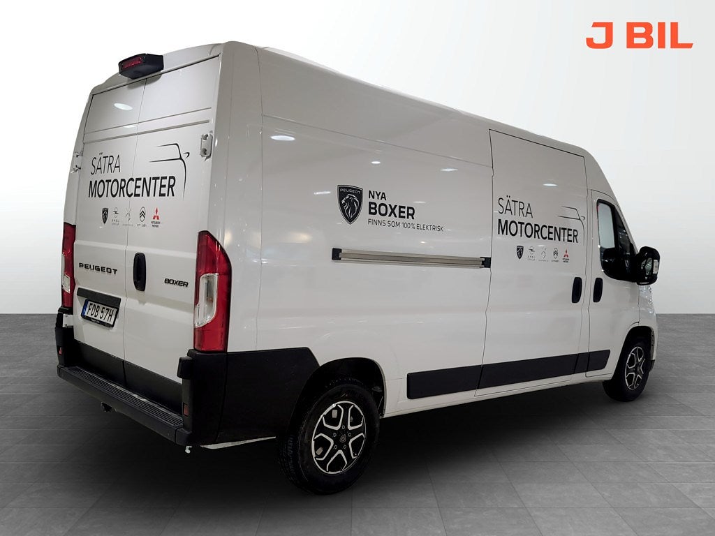 Bild på Peugeot Boxer Style + Navi pack 180hk AT8 L3H2 - DEMO