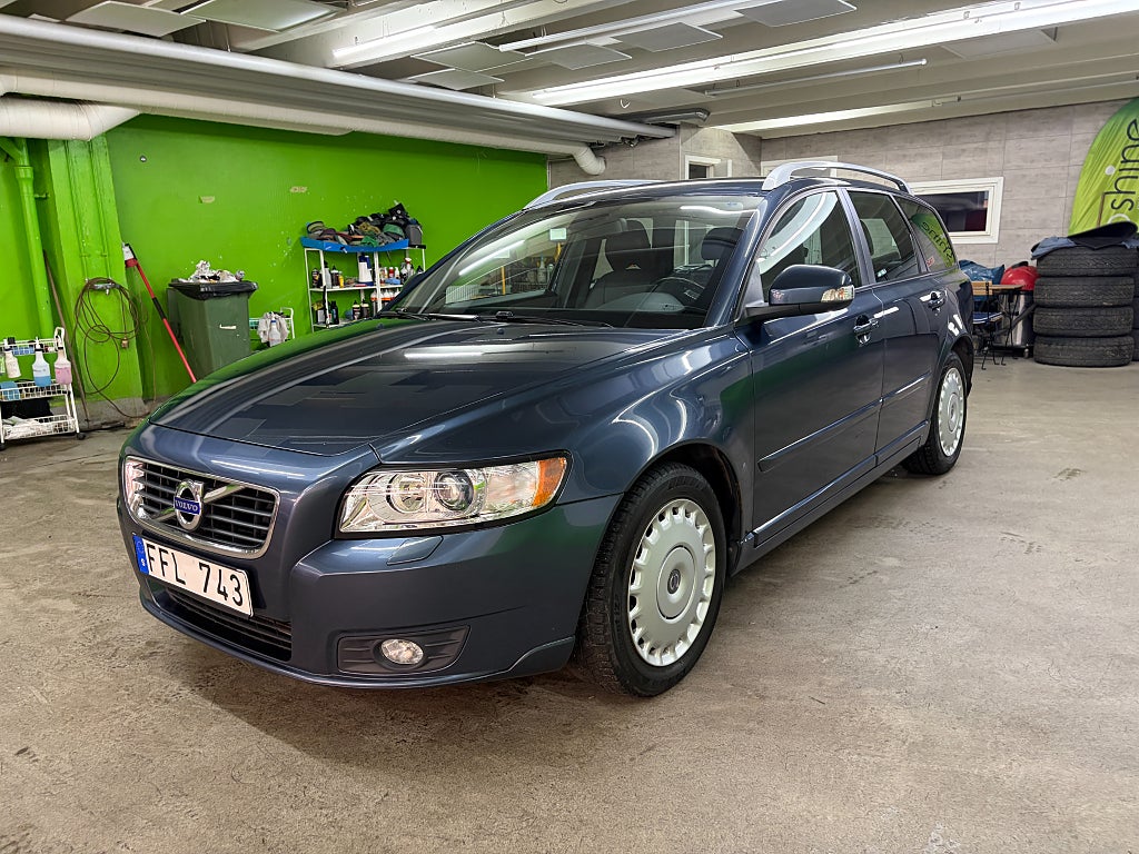 Volvo V50 D3 AUTOMAT 150HK CLASSIC MOMENTUM LÄDER DRAG XENON