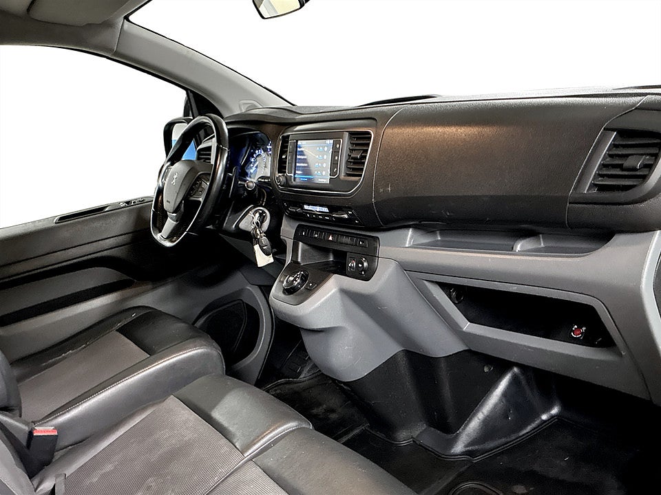 Bild på Peugeot Expert PRO+ 2.0 BHDi 180hk Aut L2 B-KAMERA CARPLAY