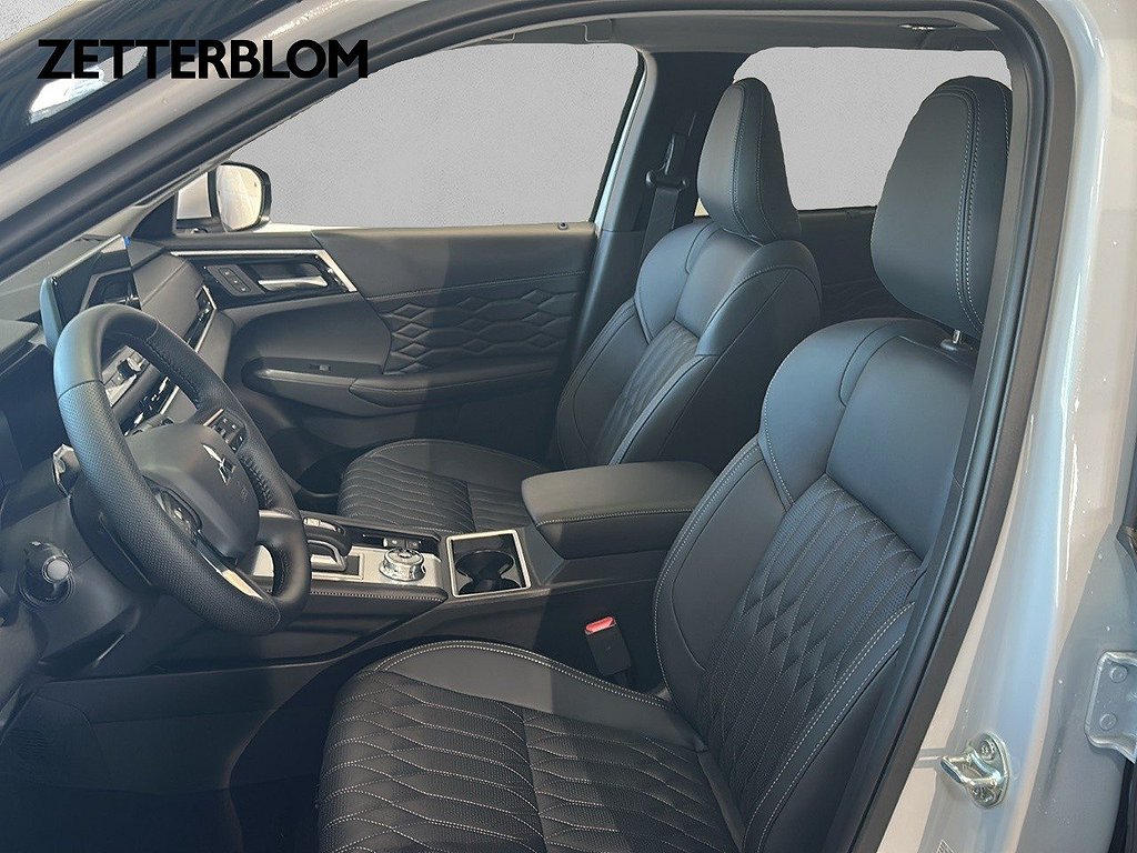 SUV Mitsubishi Outlander 7 av 18