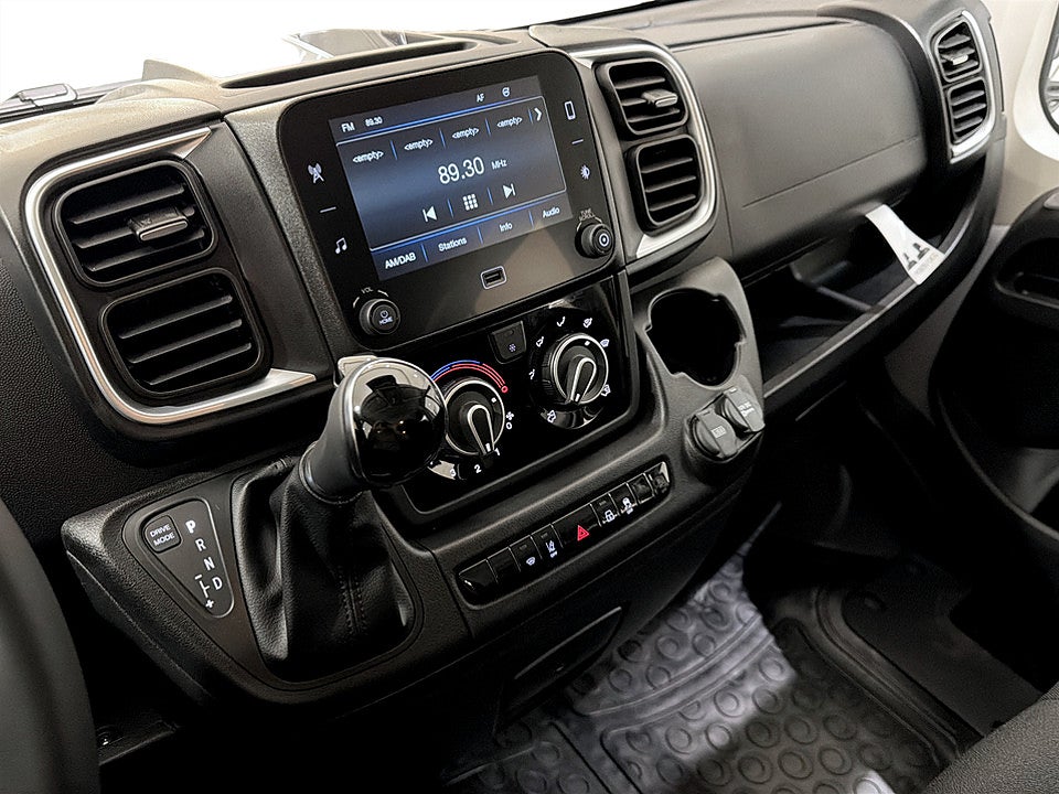 Bild på Peugeot Boxer Snoeks Crew Cab 180hk Aut L3H2 - OMGÅENDE LEVERANS!