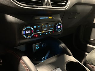 SUV Ford Kuga 16 av 25