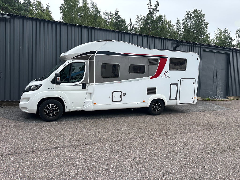 Bürstner Ixeo 726 G Edition 30 Långbädd / 3500 kg /Solcell 
