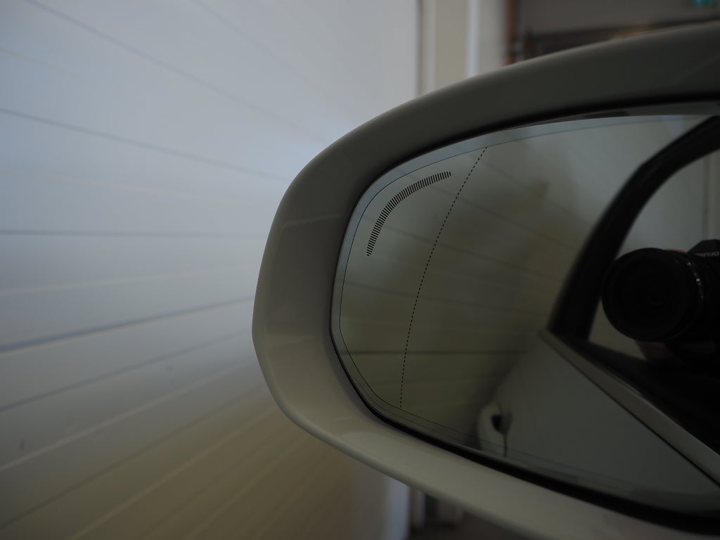 Volvo XC60 B4 AWD Geartronic Momentum 360° Pano Drag Navi Värm