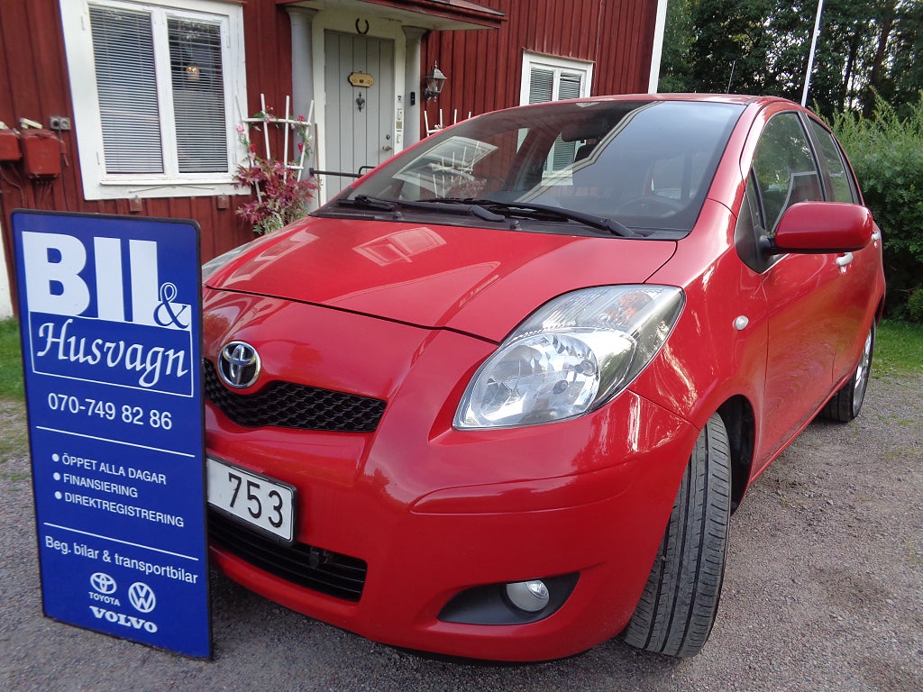 Toyota Yaris 5D 1.33 VVT-i  EN ÄG/FULLSERVAD/AC/ÅRSSK 558:-/FINANS