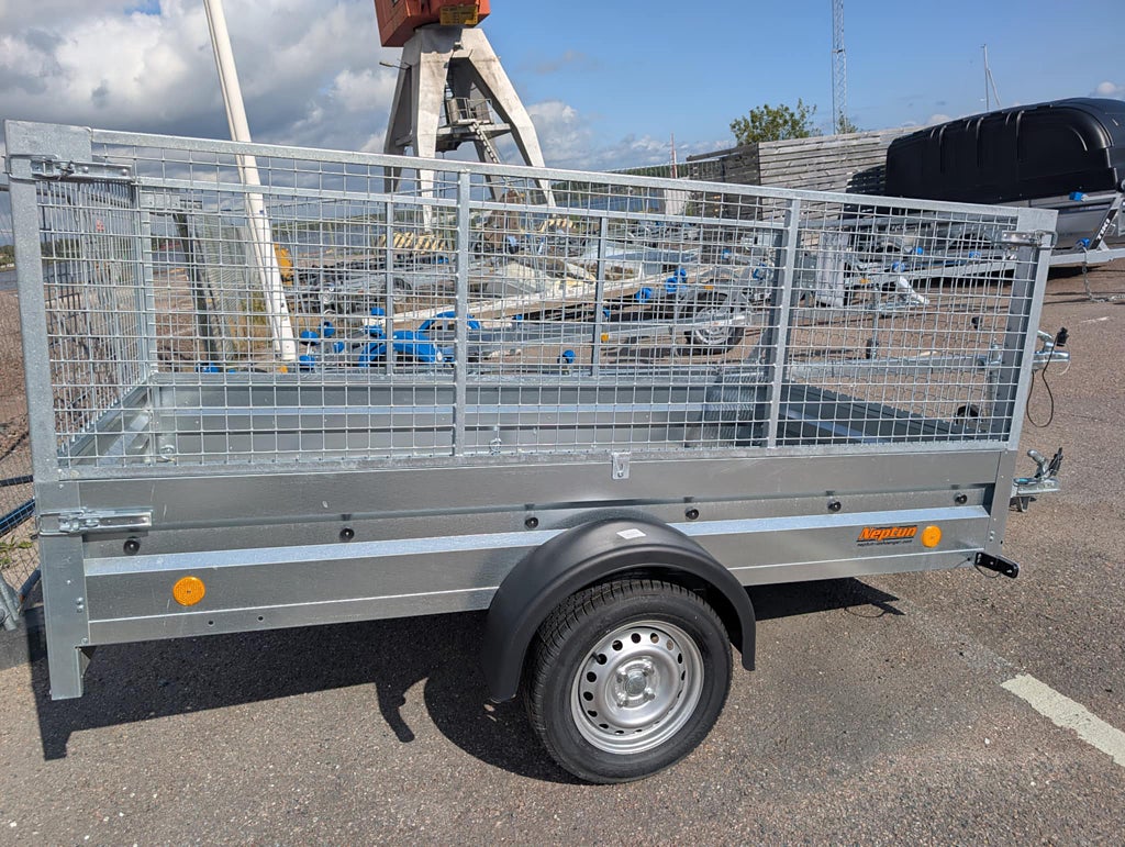 Neptun N7-253 750Kg Obromsad med tipp & 70 cm Gallergrindar 