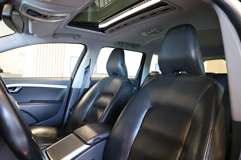 Volvo V70 D5 AWD Geartronic Summum Lucka Drag Navi Värmare 2012