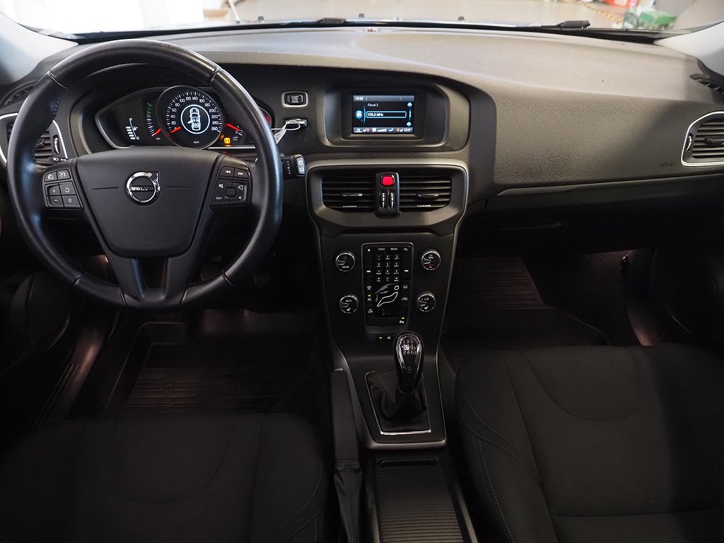 Volvo V40 T2 122hk Kinetic Business Klimatpkt B-Värm Farthål 2017