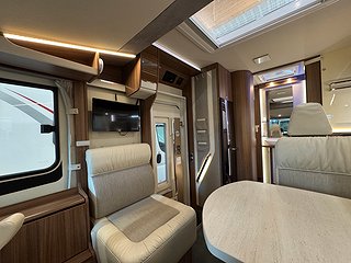 Husbil-integrerad Eura Mobil Integra Line 725 QB 150HK 4 av 23