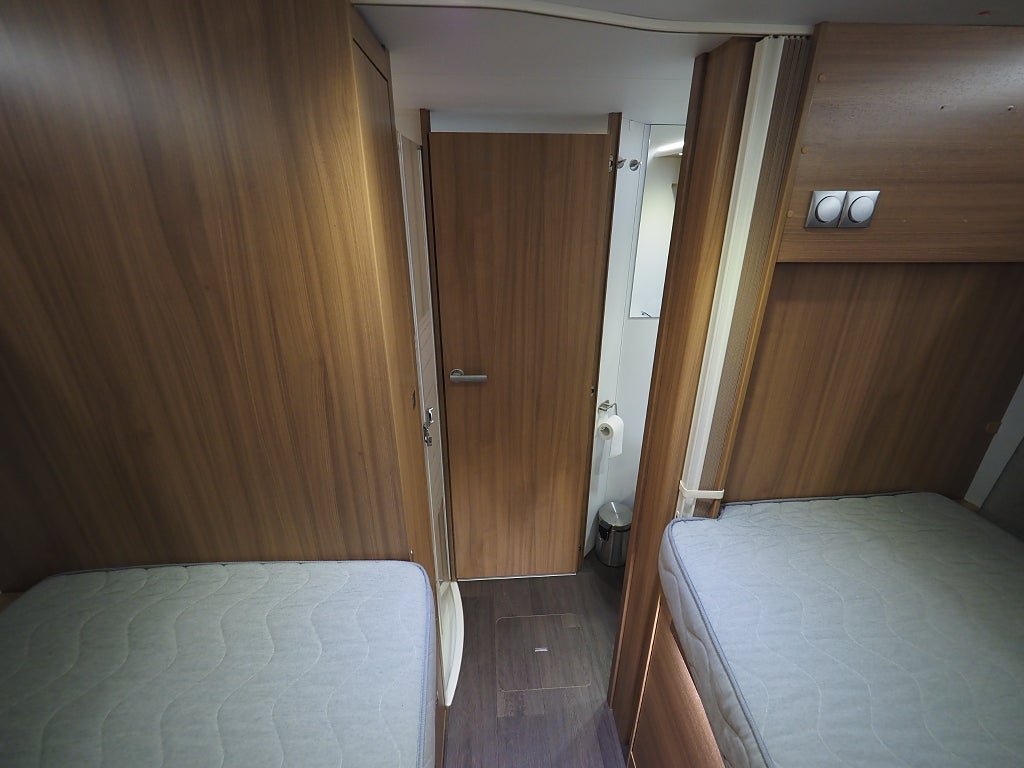 Adria Coral XL 670 SL Plus I 150hk I Dragkrok I Långbäddar I Dragkrok 2019