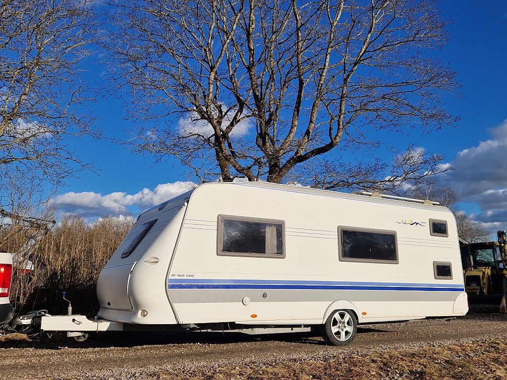 Hobby 560 KMFE Deluxe - Barnkammare - Testad - Besiktad - 1607kr/mån -