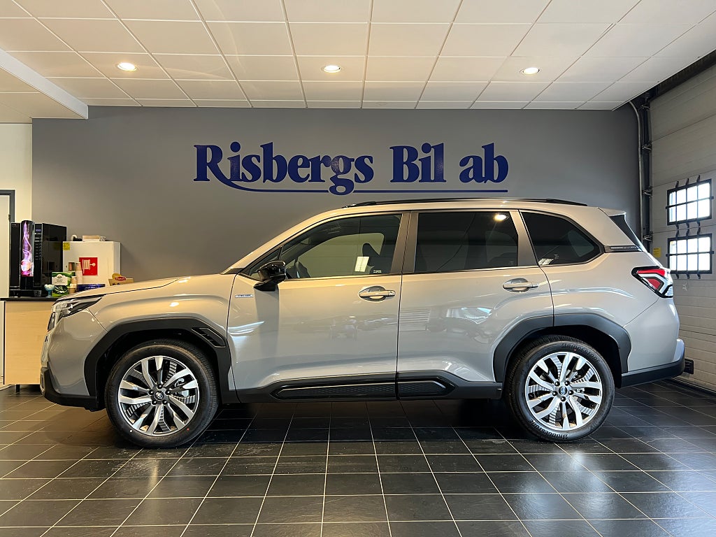 Subaru Forester e-Boxer Limited Inkl Drag & V-Hjul!